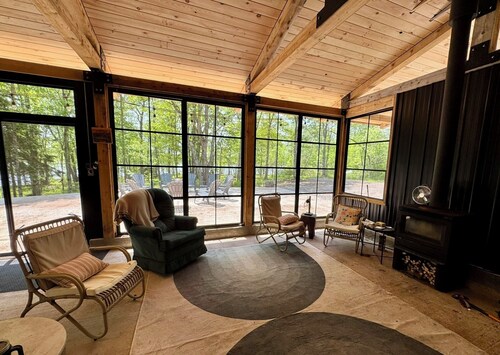 Enjoy the lovely setting of this romantic spot in nature.