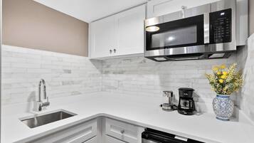 Classic Studio | Private kitchen | Mini-fridge, microwave, stovetop, cookware/dishes/utensils