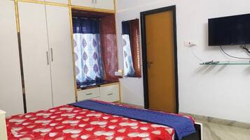 3 bedrooms, iron/ironing board