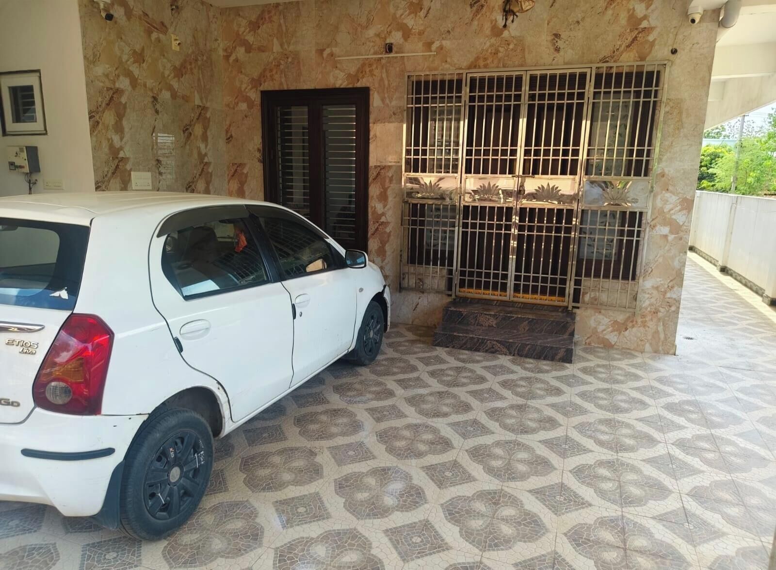 المنطقة المحيطة بالمنشأة