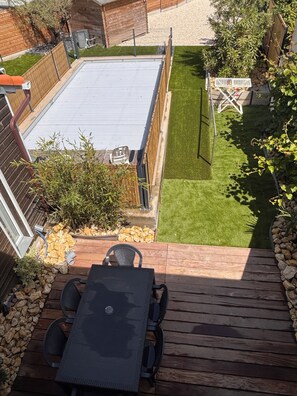 Outdoor dining - Vrbo Property (Pornic)