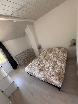 Internet, bed sheets - Vrbo Property (Pornic)