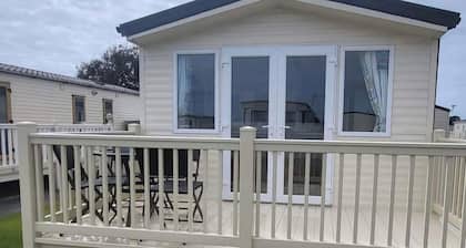 3 Bed - Sleeps 8 - Pet Friendly - Beach