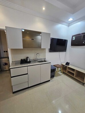 Economy Studio | Bahagian dalam