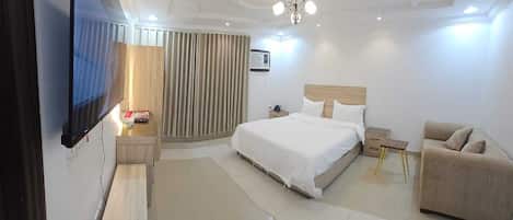 Economy Studio | In-room safe, blackout drapes, iron/ironing board, free WiFi