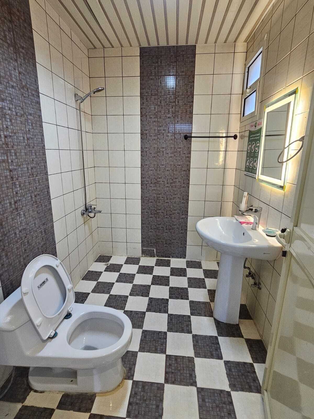 Economy Studio | Bathroom