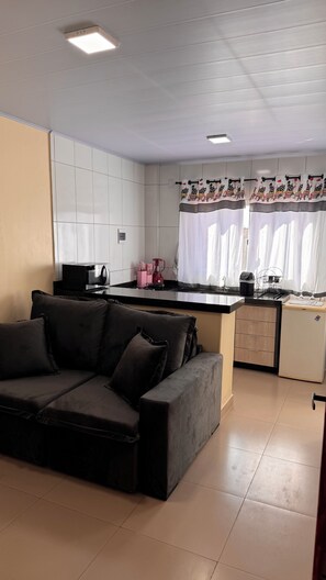 Apartamento standard, 1 cama de casal e sofá-cama, para não fumantes, ar-condicionado | Parte interna