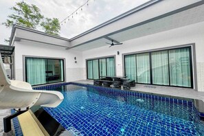 Kolam renang outdoor