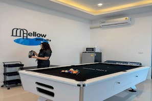 A pool table in a room with a sign reading 'Mellow pool villa'. - Sunday Villa Green Mellow Pattaya (Bang Lamung)