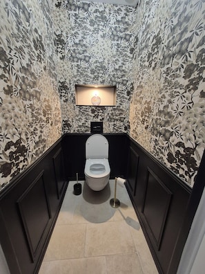 Bruser, håndklæder, Toiletpapir