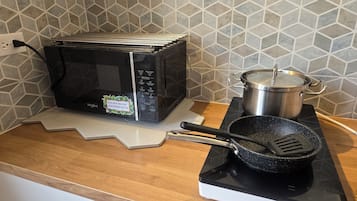 Fridge, microwave, coffee/tea maker, toaster