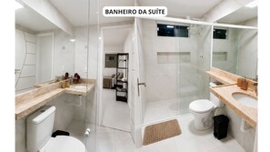 Shower, hair dryer, towels, soap - Comfort and Style | 7 Min Walk from Parque do Povo. (Campina Grande)