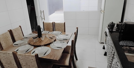 A dining area with a round table set for six, surrounded by chairs.. Comfort and Style | 7 Min Walk from Parque do Povo.