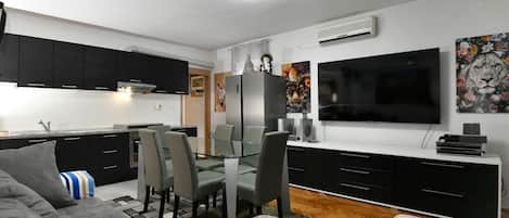 Apartment (Apartment Dario With Terrace And BBQ) | Living room | 32-inch flat-screen TV with satellite channels