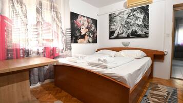 2 bedrooms, cots/infant beds