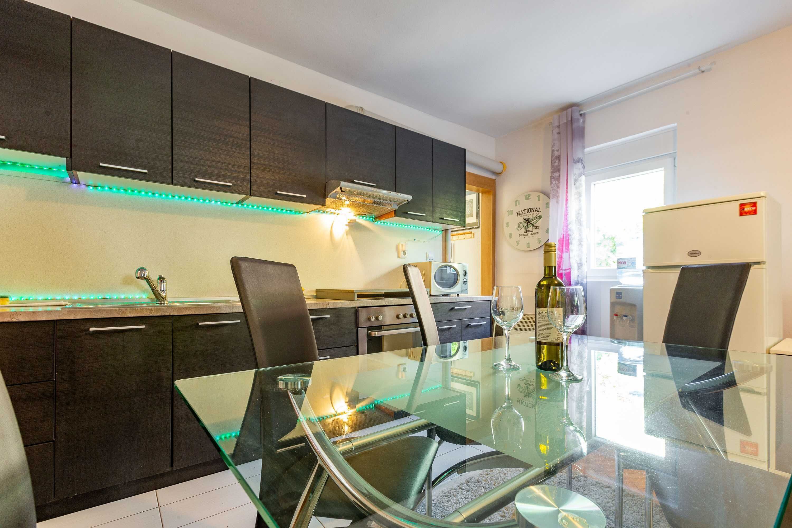 Apartment (Apartment Dario With Terrace And BBQ) | Dining room