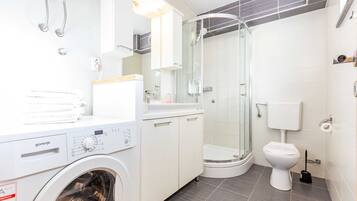 Apartment (Apartment Dario With Terrace And BBQ) | Bathroom