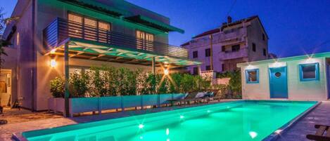 Apartment (One Bedroom Apartment with Pool and B) | Pool