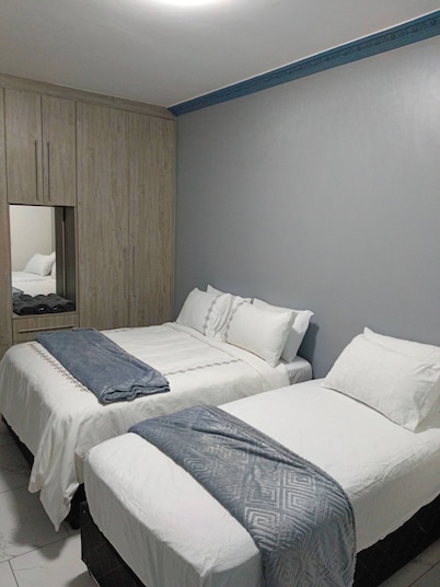Crompton Apartments 786