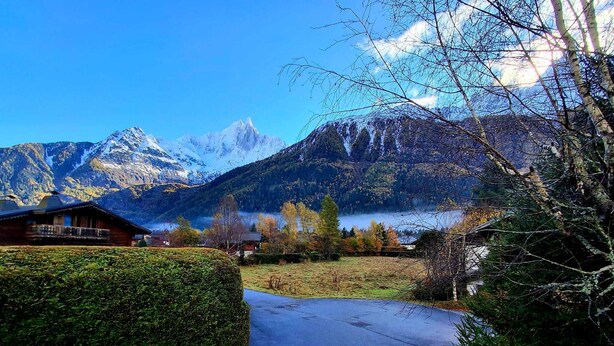 A mountain landscape with snow-capped peaks, a lake, and a wooden cabin. - Our family chalet in the heart of the Alps (Chamonix-Mont-Blanc)