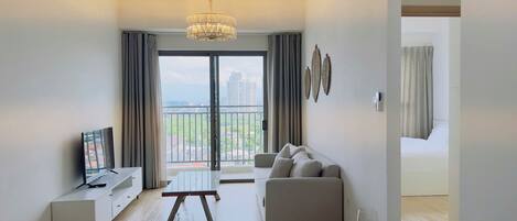 Departamento Deluxe, 1 cama King size, balcón, vista al río | Área de sala de estar