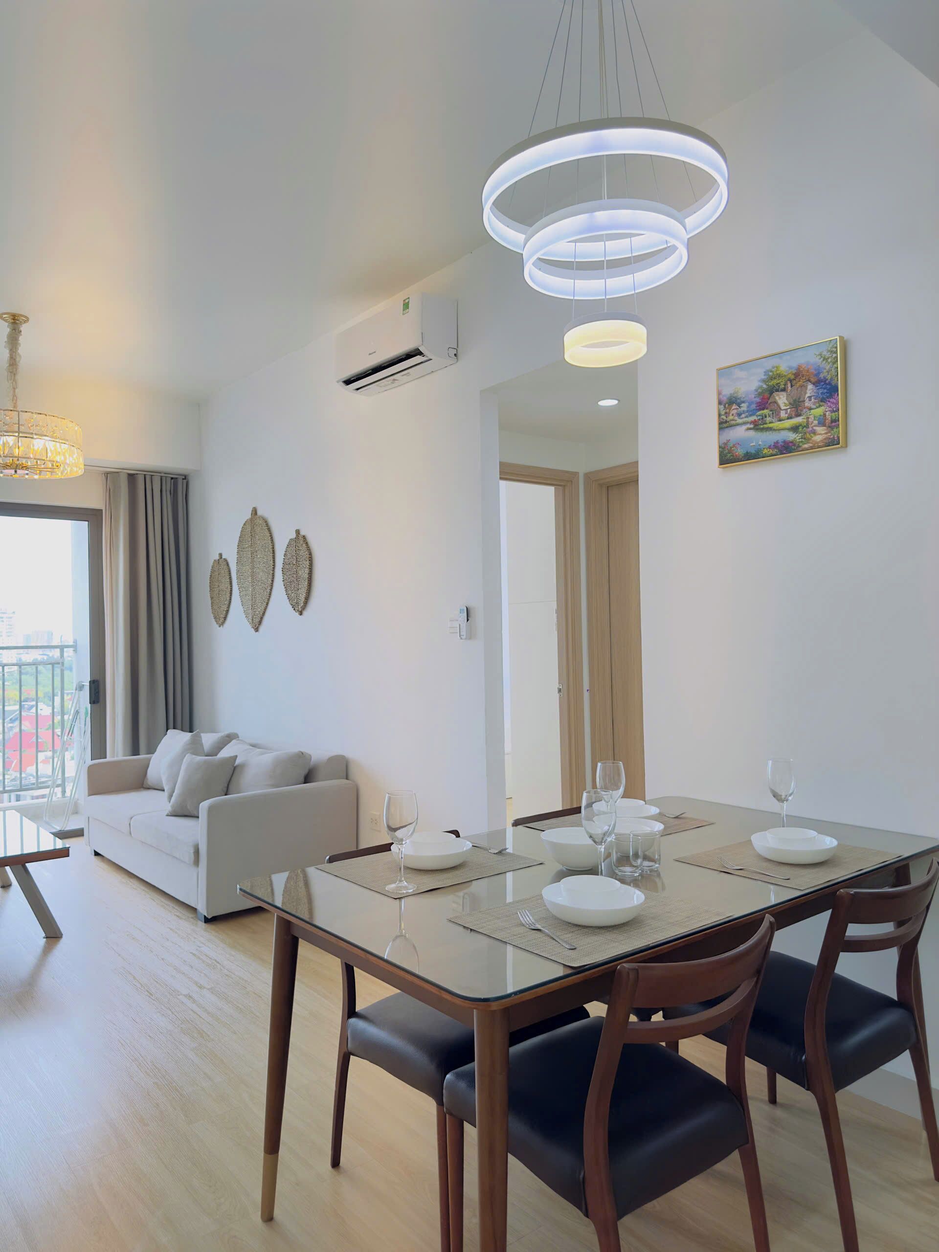 华丽公寓, 1 张特大床, 阳台, 河景 | 用餐