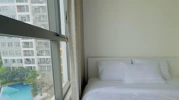 Deluxe Apartment, 1 King Bed, Balcony, River View | Laptop workspace, iron/ironing board, free WiFi