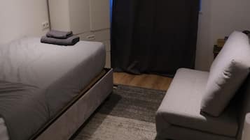 1 chambre, fer et planche Ă repasser, Wi-Fi gratuit, draps fournis