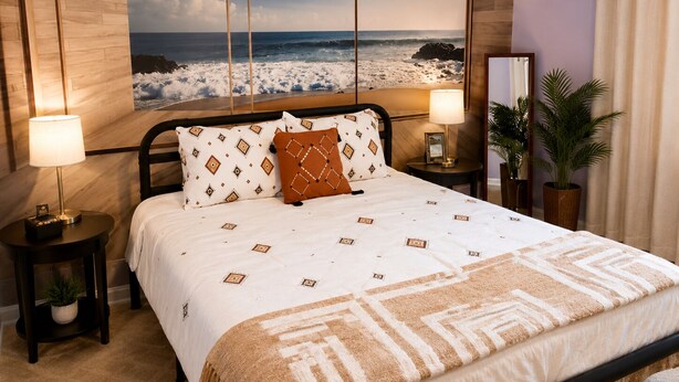 A hotel room with a bed, two bedside lamps, a nightstand, a potted plant, and a large ocean view painting on the wall. -  FIFA World Cup Atlanta Stay Sleeps 4 Pool 11 Min to Mercedes-Benz Stadium (Atlanta)