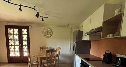T2 with private garden, secure parking and peaceful setting near downtown