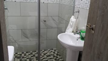 Apartment, 2 Bedrooms, Patio | Bathroom