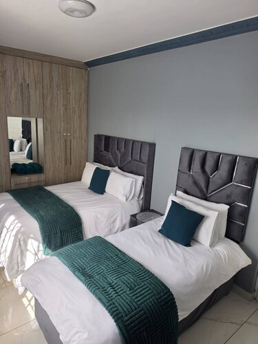 Crompton Guesthouse 786