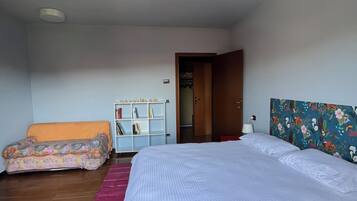1 chambre, fer et planche à repasser, Wi-Fi, draps fournis