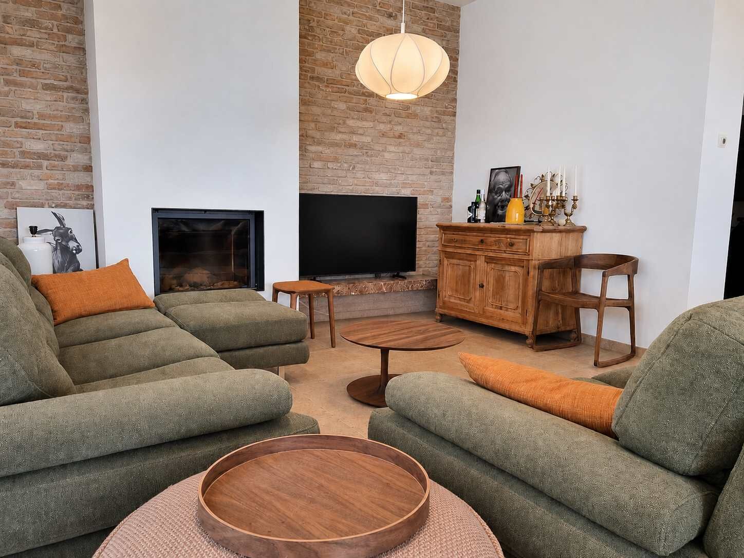 TV, fireplace, video games, stereo