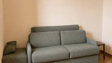 TV, fireplace, video games, stereo