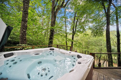 Riverdale - 4BR With a hot Tub- Near the New River