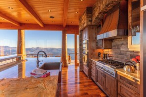 Interior - The Flying Eagle at Eagles Nest (Banner Elk)