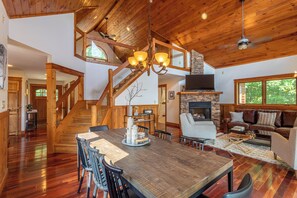 Interior - Shady Pines (Banner Elk)