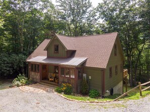 A rustic cabin with a porch, a small front yard, and a gravel driveway. - Laurel Creek Lodge (Banner Elk)