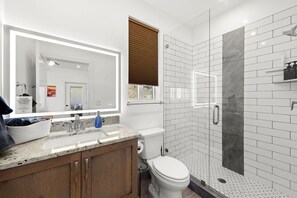 Shower, hair dryer, towels, soap - Angels Landing - New, Downtown! Pool, Hot Tub, Game room. Close to Zion & Bryce (Hurricane)