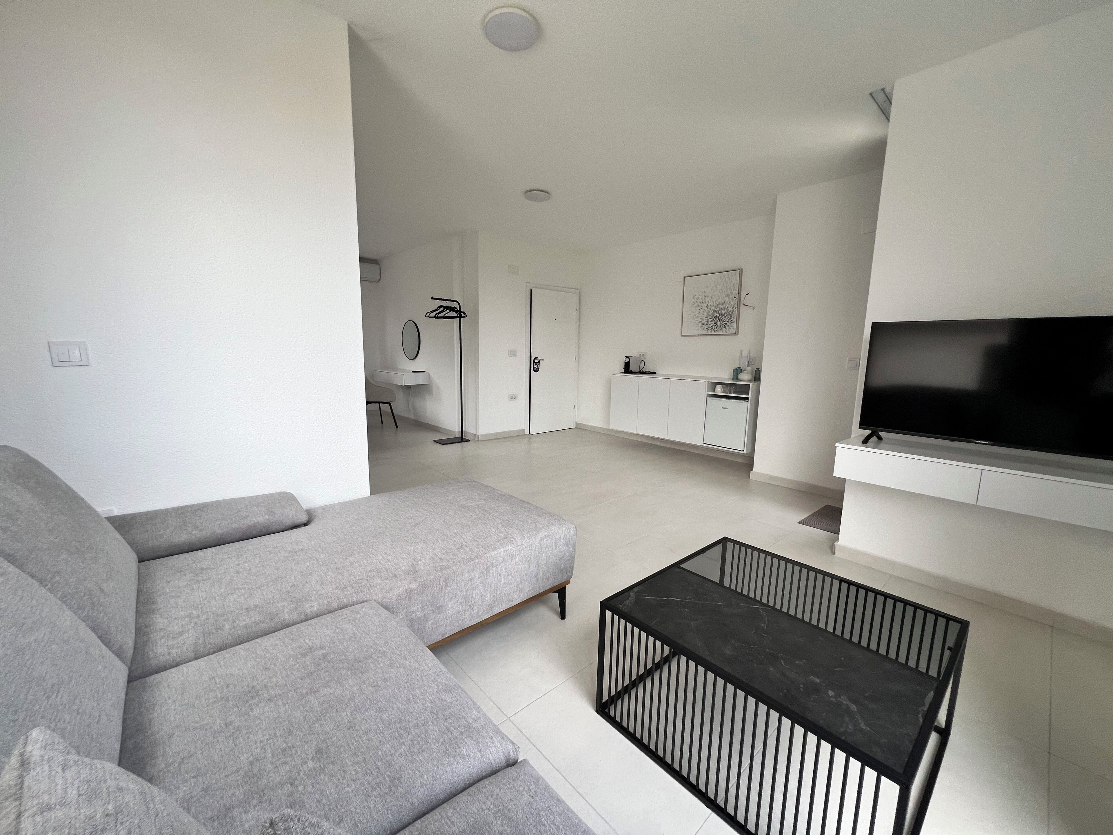 Deluxe Double or Twin Room, Mountain View | Living area