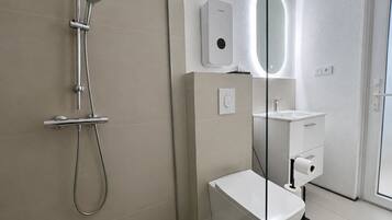Comfort Double or Twin Room, Mountain View | Bathroom | Towels, soap, shampoo, toilet paper
