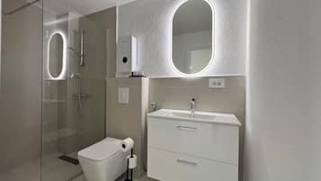 Towels, soap, shampoo, toilet paper