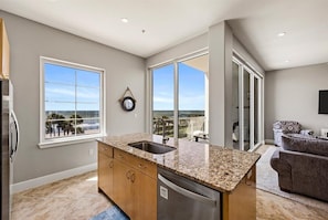 Interior - The Diamond Seagull-Ocean View, Resort Pool &Bar at Diamond Beach Resort (Galveston)