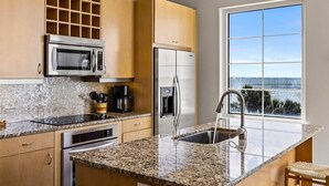 Private kitchen - The Diamond Seagull-Ocean View, Resort Pool &Bar at Diamond Beach Resort (Galveston)