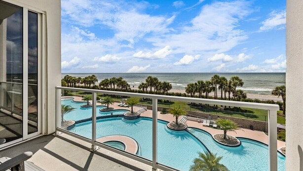 Pool - The Diamond Seagull-Ocean View, Resort Pool &Bar at Diamond Beach Resort (Galveston)