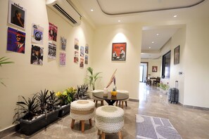 Dining - ZEALIN Stays Golf Course Road PHASE 1 (Gurugram)