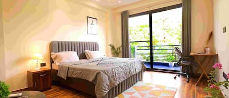 Ropa de cama de alta calidad, cubrecamas y escritorio