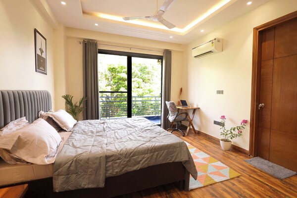 Zealin Stays Golf Course Road Phase 1 - New Delhi
