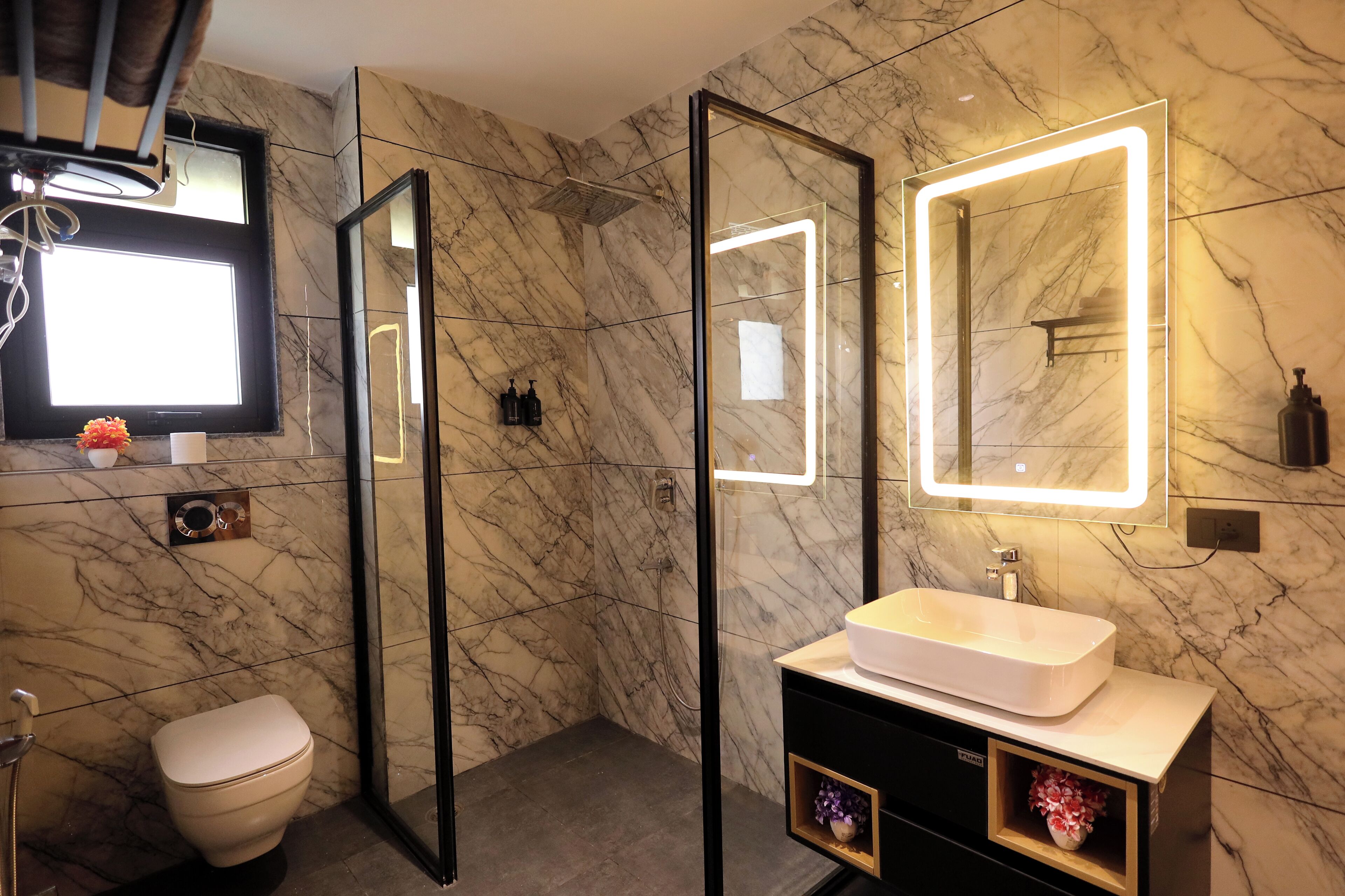 Luxury Double Room, Balcony, City View | Bathroom
